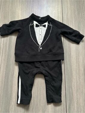 GAP Baby Black Romper with tuxedo print size 0-3 months